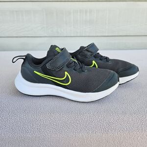 Nike Star Runner 3 Athletic Sneaker SZ 11C Sneaker Grey Hook & Loop DA2777-004